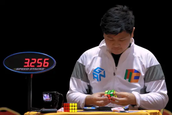 Max Park solving a rubiks cube