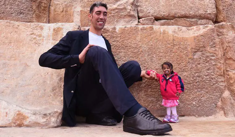 worlds tallest man and worlds shortest woman