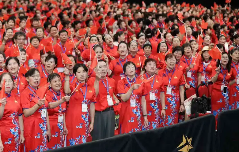 Largest gathering of people wearing cheongsam