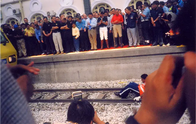 Heaviest train pulled by teeth