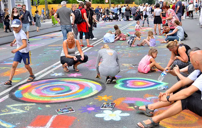 Largest chalk pavement art