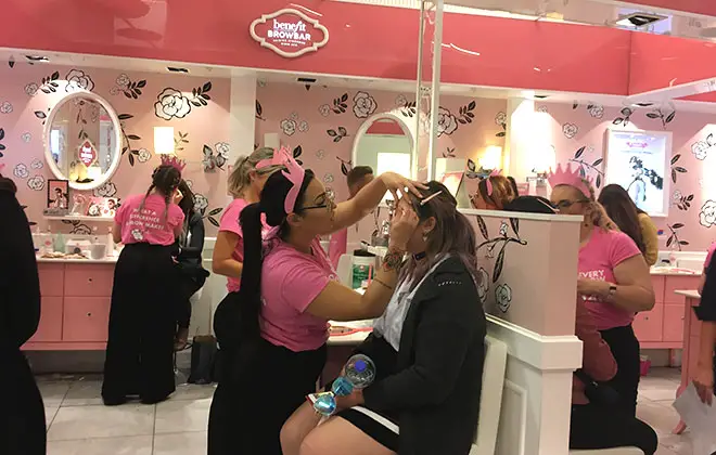 Most eyebrow waxes performed in 8 hours by a team